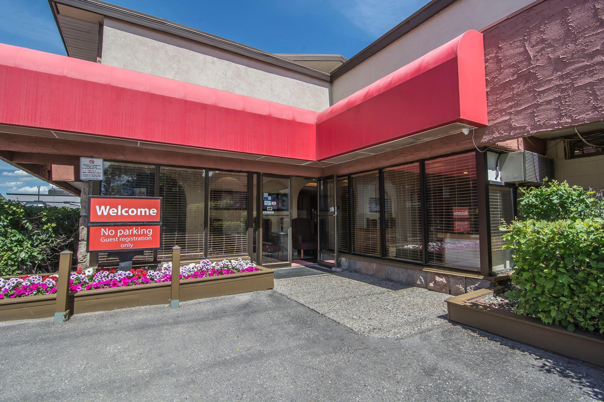 Econo Lodge Motel Village YYC Eksteriør billede