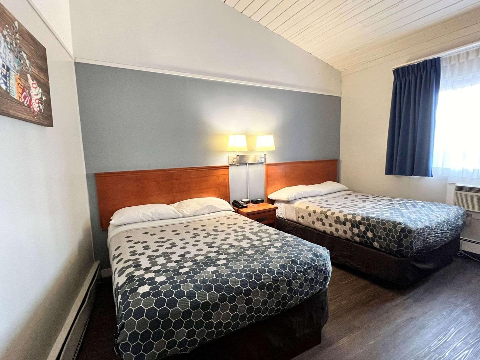 Econo Lodge Motel Village YYC Eksteriør billede