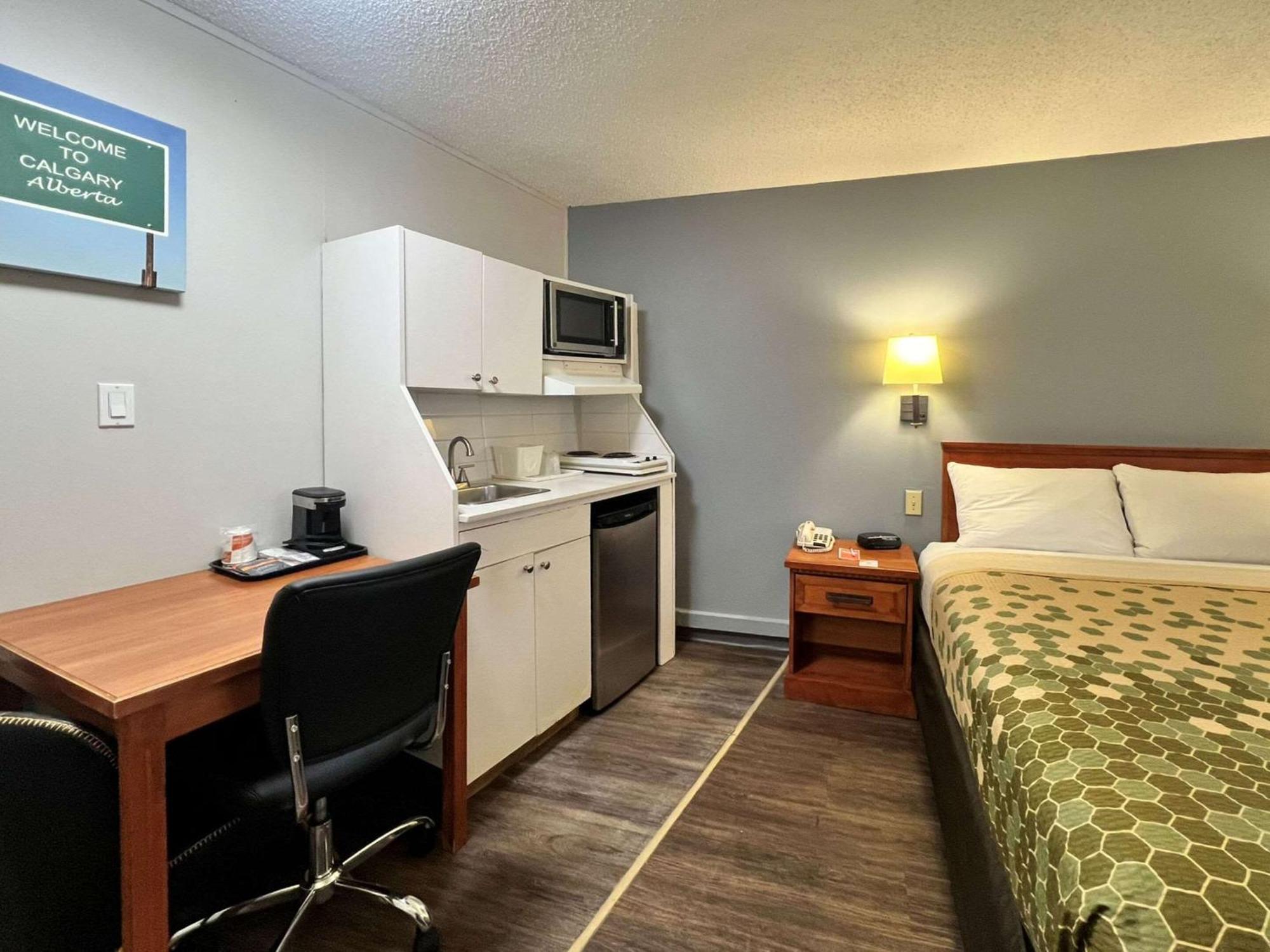 Econo Lodge Motel Village YYC Eksteriør billede