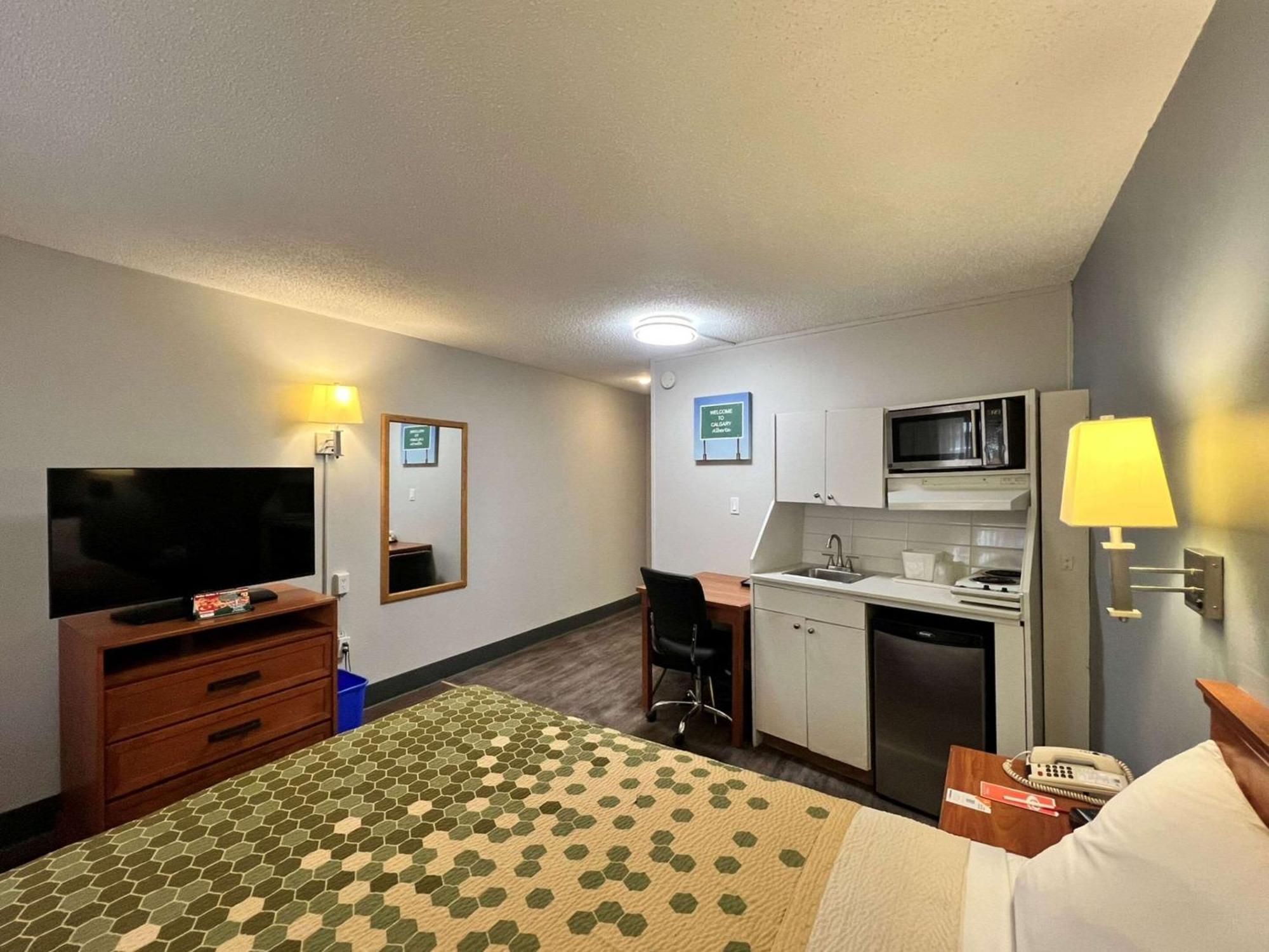 Econo Lodge Motel Village YYC Eksteriør billede