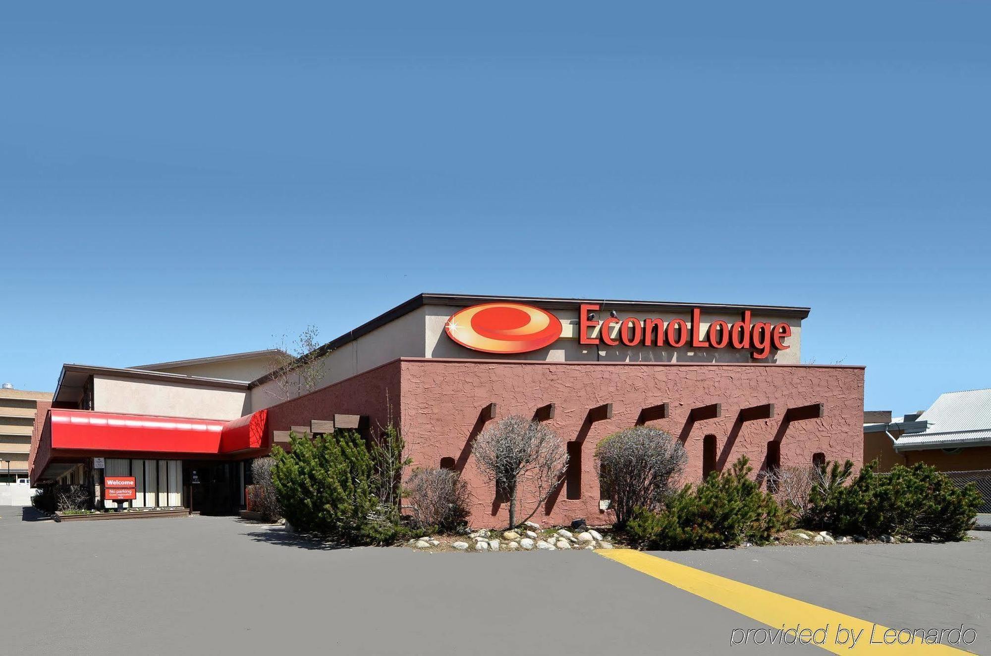Econo Lodge Motel Village YYC Eksteriør billede